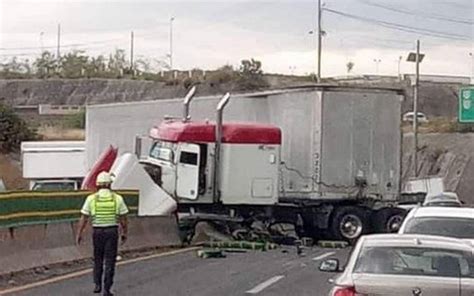 Accidente colapsa el tráfico en la Chamapa Lechería El Sol de Toluca