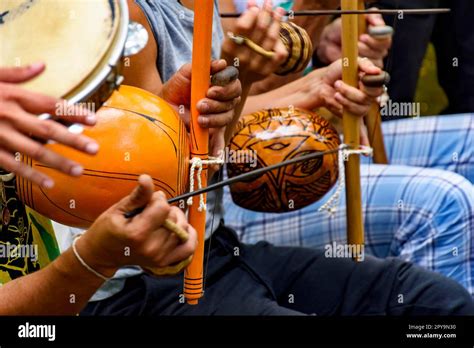 Plusieurs Instruments De Musique à Percussion Afro Brésiliens Au Cours