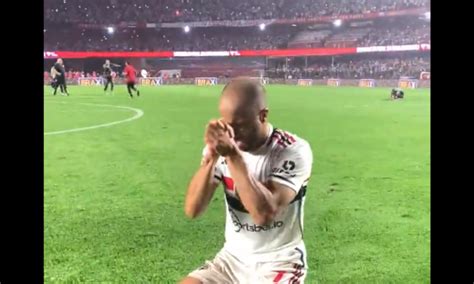 Lucas Chora Em Campo Após Classificação Do São Paulo Jornal De Brasília