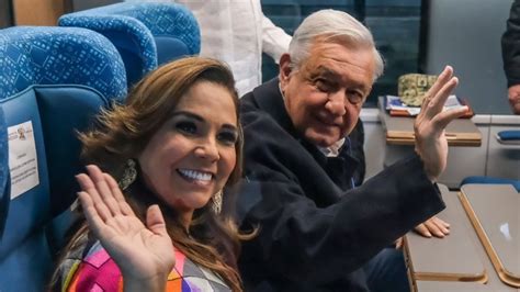 AMLO y Mara Lezama realizan vuelo de supervisión del Tren Maya en