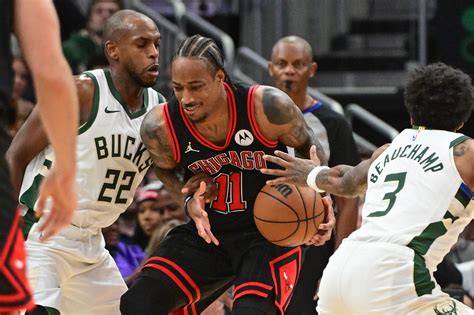 Giannis Antetokounmpo Shoulders The Load As Bucks Sink Bulls Reuters