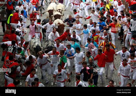 Stierlauf Von Pamplona Fotos Und Bildmaterial In Hoher Aufl Sung