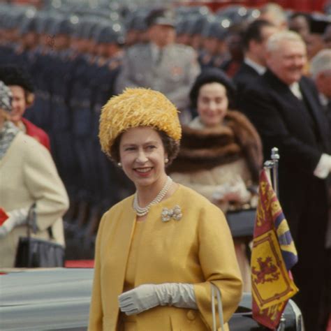 Cuando los años 60 llegaron a Buckingham los looks más icónicos de