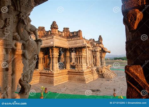 Musical Pillars in the Vijaya Vitthala Temple in Hampi Editorial Image - Image of site, stone ...