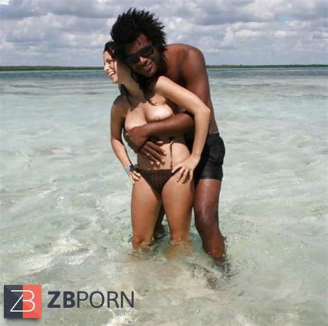 106 Multiracial Duo Naked On The Beach ZB Porn