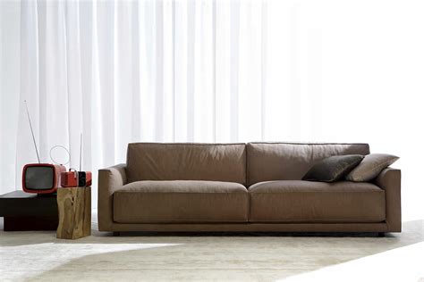 20 Elegant Leather Couch Designs For Your Living Room