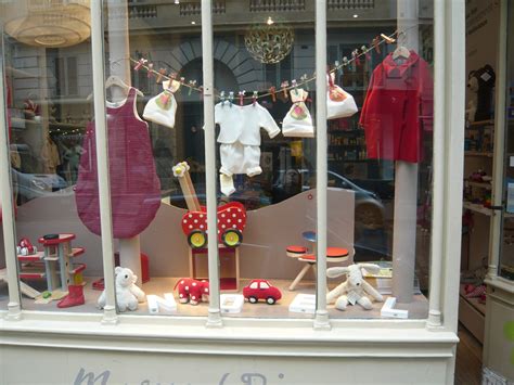 Rouge Et Blanc L Harmonie De No L En Vitrine Une Foule De Jolis