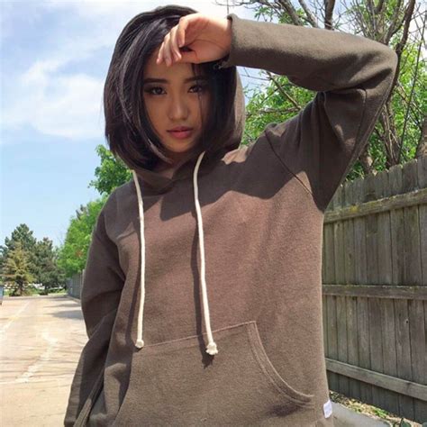 P L I T I N Ng Y Ch Nh L Hot Girl G C Vi T C C N I N C Ngo I