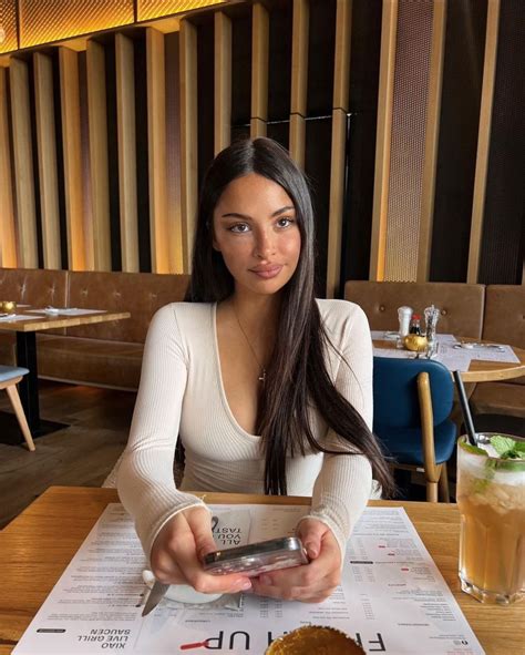 Pin By On Makeup In Brunette Beauty Makeup Looks Pretty Selfies