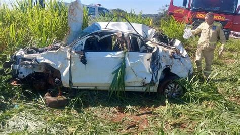 Carro De Gua Ra Fica Destru Do Em Acidente Entre Palotina E Terra Roxa