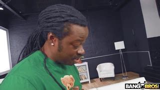 Sapphire Lapiedra Is Sucking Freddy Gong S Giant Black Dick Porn Movies 3Movs