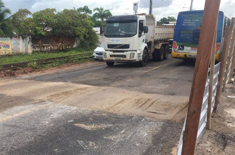 Buraco Se Abre Na Av Felizardo Moura E Provoca Congestionamento No