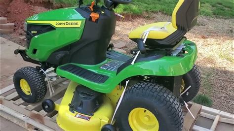 John Deere S140 48 22 Hp V Twin Gas Hydrostatic Riding Lawn Tractor Bg21274 The Home Depot