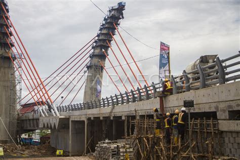 Pembangunan Jembatan Sungai Alalak Banjarmasin Antara Foto