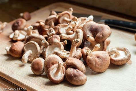 Easy Shiitake Mushroom With Black Pepper Recipe Video Eat Simple Food