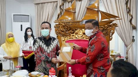 Gerakkan Ekonomi Di Daerah Plt Gubernur Sulsel Kucurkan Rp 200 Miliar