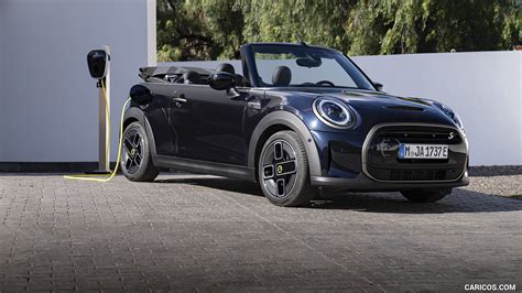 2023 MINI Cooper SE Convertible - Front Three-Quarter | Caricos