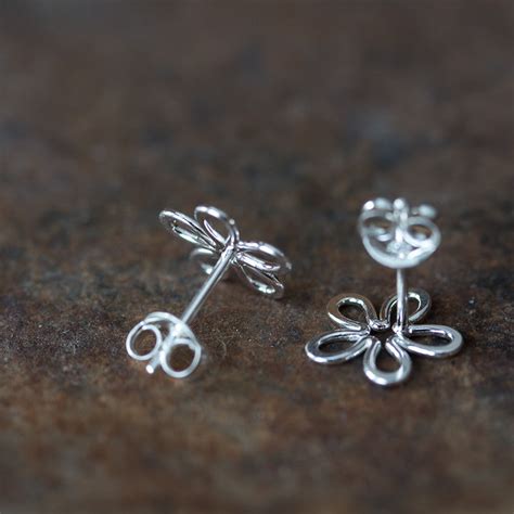 Dainty Sterling Silver Flower Stud Earrings, Simple Daisy – CookOnStrike