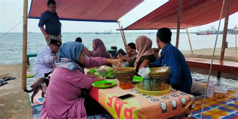 Wisata Kuliner Seafood Teluk Labuan Suguhkan Penorama Keren