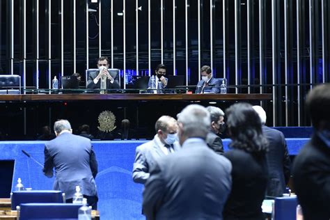 Senado aprova PEC que eleva de 65 para 70 anos idade máxima para