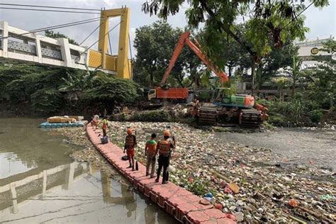 Tim Sar Gabungan Cari Bocah Hilang Terseret Arus Di Kali Cakung