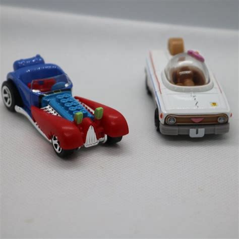 Hot Wheels Toys Hot Wheels Character Cars Mr Krabby And Sandy Cheeks No Card Or Blister Pack