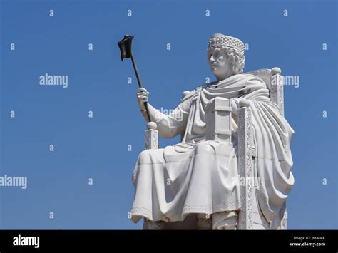 Estatua Del Emperador Justiniano Fotograf As E Im Genes De Alta