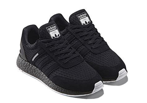 Кроссовки Adidas — купить в Челябинске, дисконт интернет-магазин ...