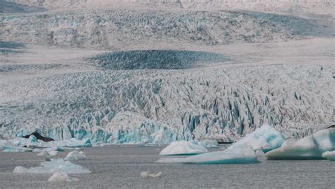 Premium Photo | Icebergs and ice glaciers in iceland