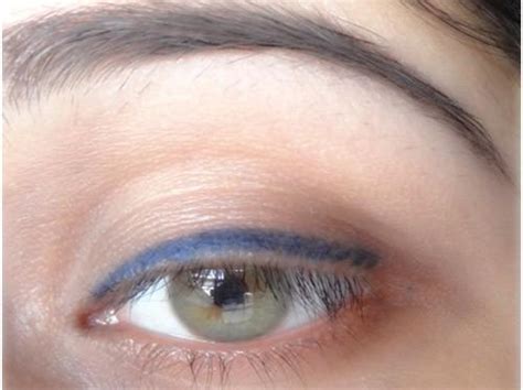 How To Apply Blue Eyeliner