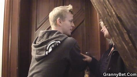 Geiler typ hämmert heiße reife blonde xHamster
