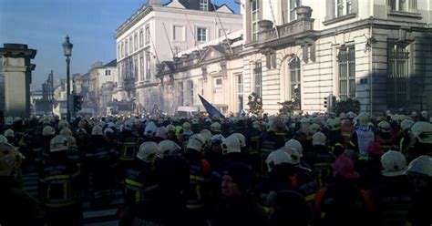 FOTO VIDEO Violenţe la Bruxelles Peste 1000 de pompieri s au bătut cu