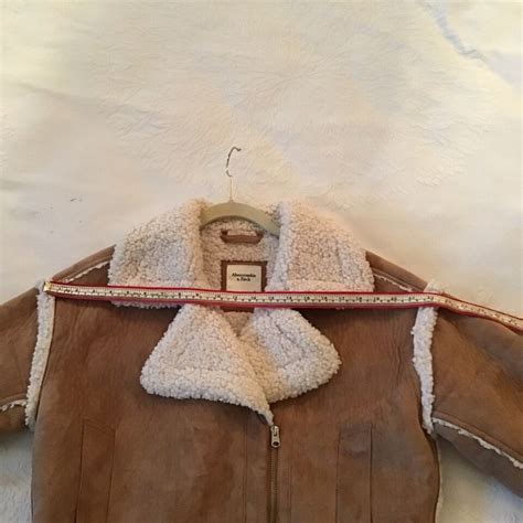 Abercrombie Fitch Size Medium Womens Cropped Tan Shearling Suede