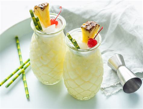 Piña Colada Opskrift på Tropisk Cocktail med Rom og Kokosmælk