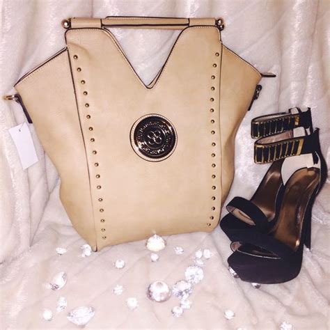 Cute Nude Fashion Hand Bag With Gold Studs