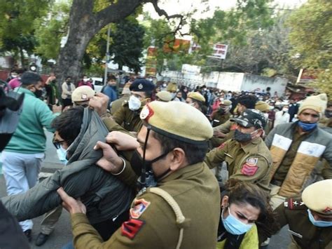 Neet Pg Counseling Aiims Bhopal Resident Doctors Hold Protest Against