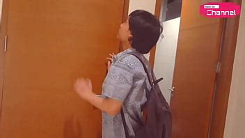 H T Asian Teen Porn Star Model Hansel Thio Backs To Hotel In The Rain P3 XNXX