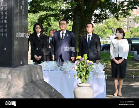 Japanese Prime Minister Fumio Kishida His Wife Yuko South Koreas President Yoon Suk Yeol And