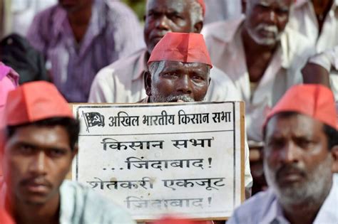 Farmers Protest Demonstrators Throng Azad Maidan In Mumbai News18