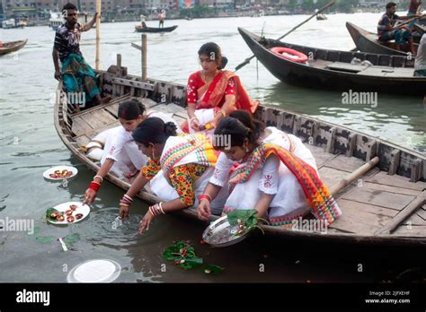 Dhaka Bangladesh Th July Hindu Devotees Gather Beside River