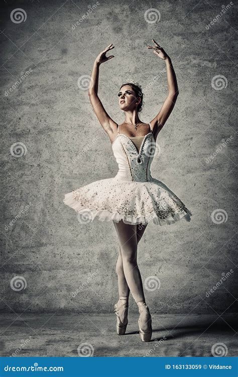 Ballerinas Dancing On Pointe