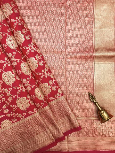 True Red Katan Silk Leaf And Flower Vine Motif Banarasi Saree With Diamond Butta Pallu Exotic