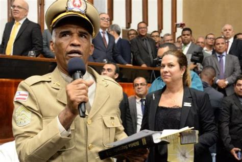 Deputado ex gay quer criar Dia do Heterossexual por temer extinção