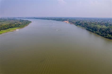 Vista De La Laguna De Yarinacocha En Pucallpa Foto Premium