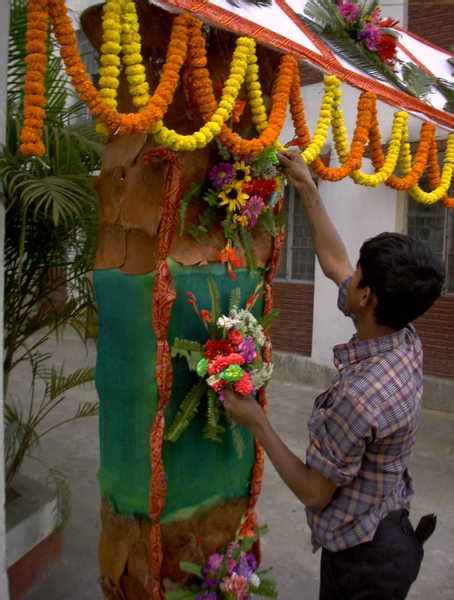 5 Tips To Decorate Your Front Door This Ugadi