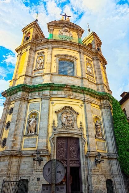 A Pontif Cia Bas Lica De S O Miguel Uma Igreja Cat Lica Romana