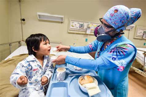 NIÑOS HOSPITALIZADOS POR COVID 19 RECIBEN DIETA ESPECIAL EN EL DÍA DEL