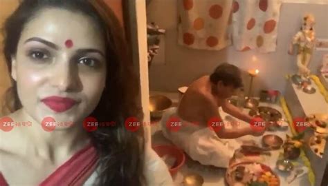 Laxmi Puja At Actress Tanusree Chakrabortys House See All Pic