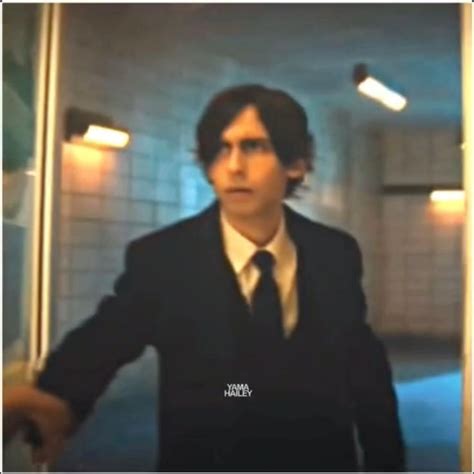 Tua Theumbrellaacademyedit Hargreeves Fivehargreevesedit Funny Umbrella Hot Actors Best