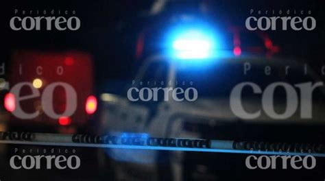 Descubren Un Cuerpo Al Interior De Un Veh Culo Junto A Las V As Del